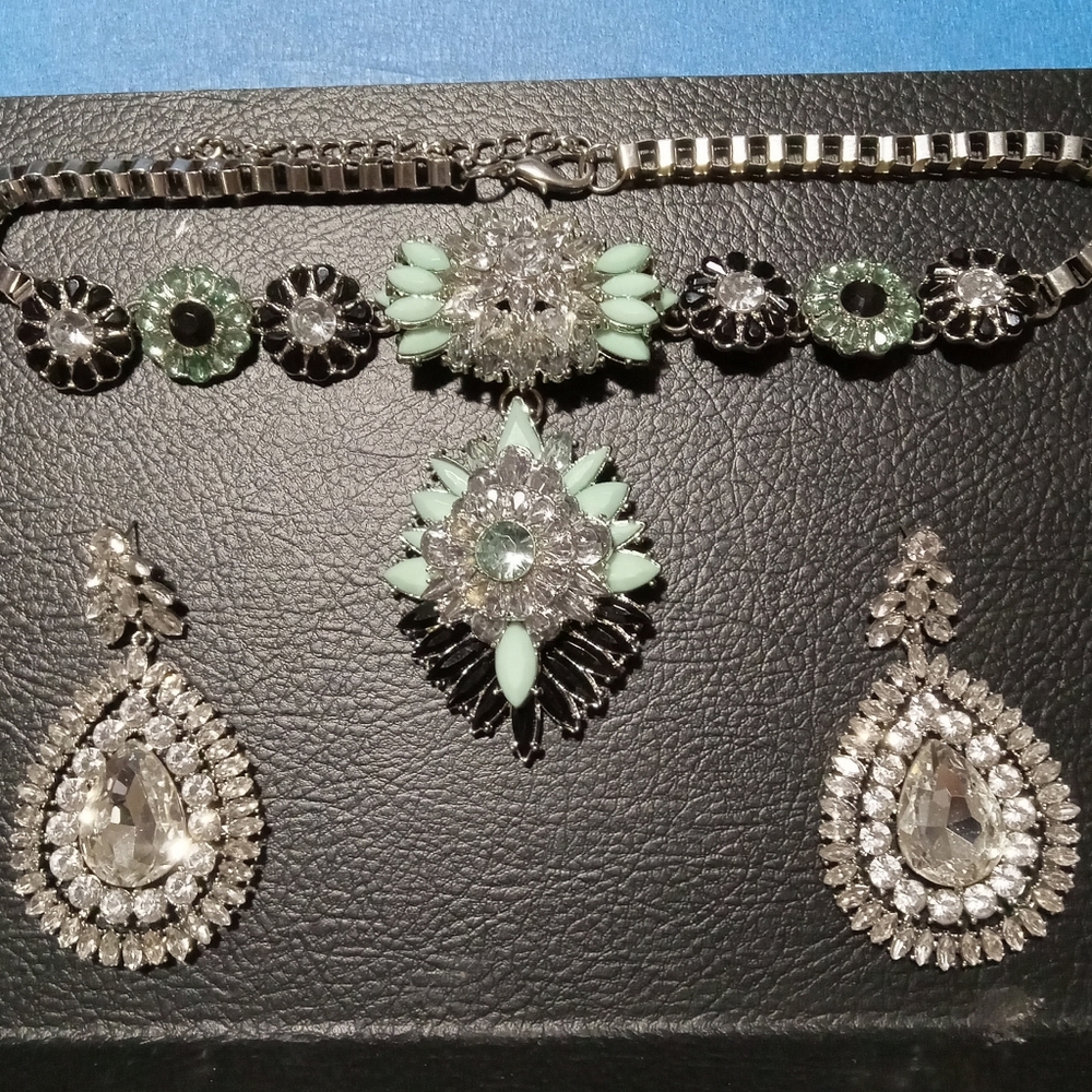 Necklace and earrings set